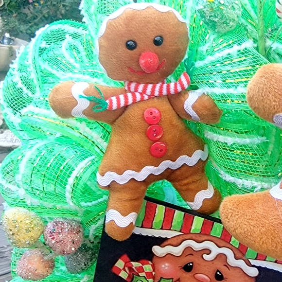 Christmas Gingerbread Cookie Wreath Deco Mesh Bow Gumdrops - Picture 7 of 11